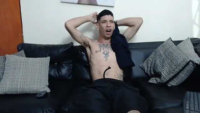 Snapshot of biigjhonny chatting on October 15, 2025, 2:54 am biigjhonny online show from October 15, 2025, 2:54 am