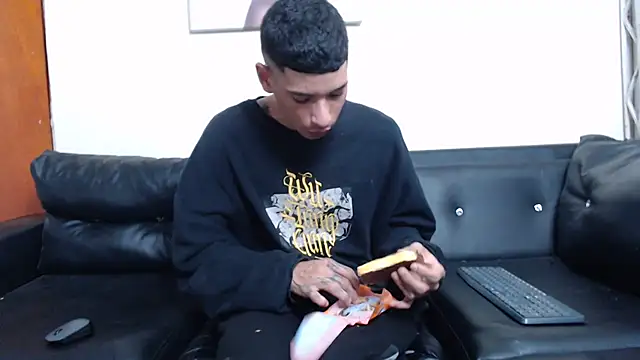 Snapshot of biigjhonny chatting on November 28, 2025, 2:34 am biigjhonny online show from November 28, 2025, 2:34 am