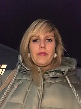 Sexybiene969 online show from December 19, 2025, 4:09 pm