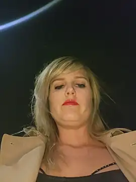 Sexybiene969 online show from November 3, 2025, 5:05 pm