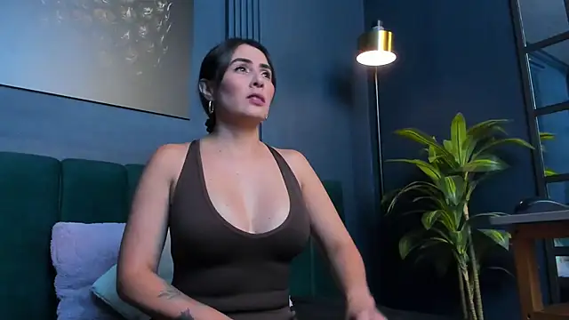 scarlet edwars online show from October 15, 2025, 7:22 pm