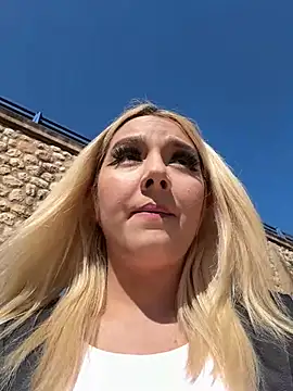 hotamanda01 online show from February 24, 2026, 11:33 am