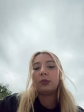 hotamanda01 online show from February 28, 2026, 11:10 am