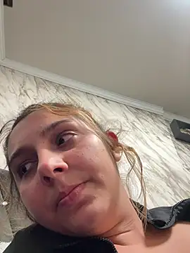 Snapshot of hotamanda01 chatting on May 15, 2026, 6:17 pm hotamanda01 online show from May 15, 2026, 6:17 pm