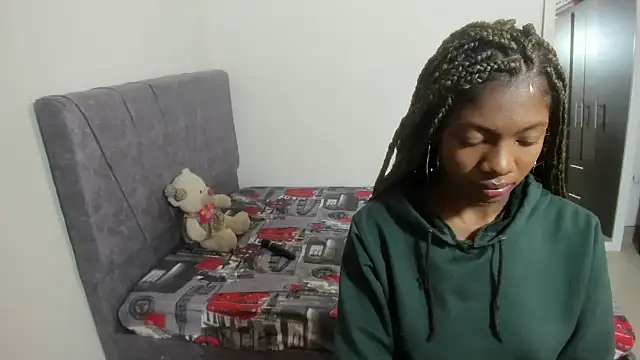 enyelsalas2 online show from October 30, 2025, 1:04 am