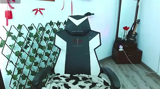 imcleo xoxo online show from February 25, 2025, 1:43 pm