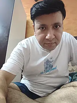 innocentboy1987 online show from June 14, 2026, 4:41 pm