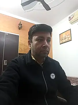 innocentboy1987 online show from December 20, 2025, 4:37 am