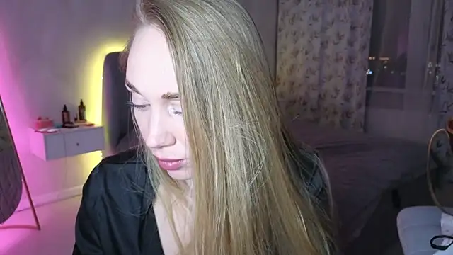 Snapshot of Engel_13 chatting on November 17, 2025, 5:28 pm Engel 13 online show from November 17, 2025, 5:28 pm