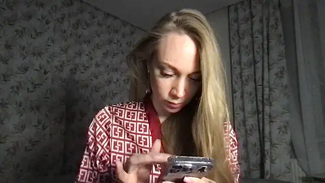 Snapshot of Engel_13 chatting on February 22, 2025, 8:42 pm Engel 13 online show from February 22, 2025, 8:42 pm
