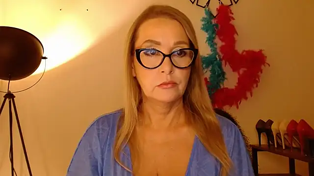 Snapshot of leaxSTAR chatting on November 12, 2025, 2:54 pm leaxSTAR online show from November 12, 2025, 2:54 pm