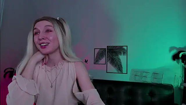 PhilippaAdamas online show from March 13, 2025, 5:43 am