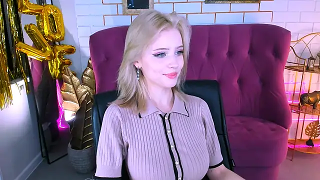 Snapshot of LeonaStane chatting on October 16, 2025, 4:59 pm LeonaStane online show from October 16, 2025, 4:59 pm