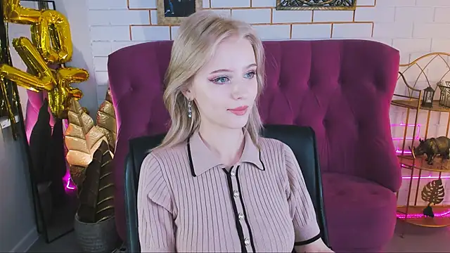 Snapshot of LeonaStane chatting on October 8, 2025, 5:02 pm LeonaStane online show from October 8, 2025, 5:02 pm