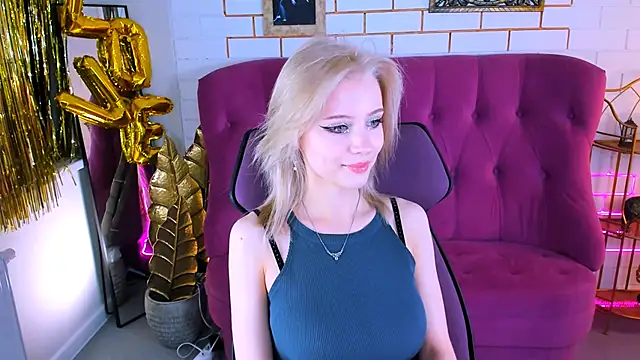 Snapshot of LeonaStane chatting on November 6, 2025, 4:55 pm LeonaStane online show from November 6, 2025, 4:55 pm