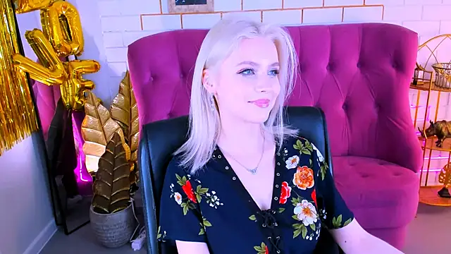 Snapshot of LeonaStane chatting on March 9, 2025, 12:53 am LeonaStane online show from March 9, 2025, 12:53 am