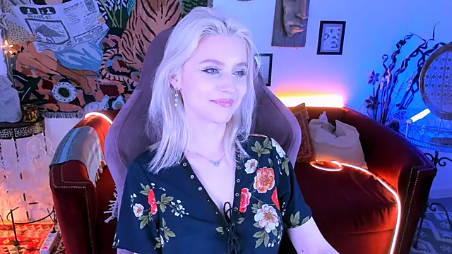 Snapshot of LeonaStane chatting on March 20, 2025, 8:29 pm LeonaStane online show from March 20, 2025, 8:29 pm