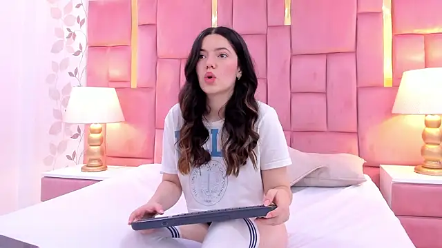 ArianaFranco online show from October 7, 2025, 12:39 pm