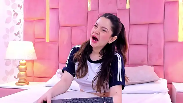 ArianaFranco online show from November 1, 2025, 1:49 pm