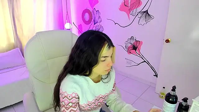 Isabela Fiorelli online show from November 10, 2025, 12:32 pm