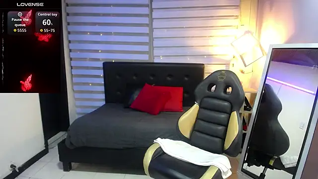 Cute Angell  online show from October 21, 2025, 12:15 pm