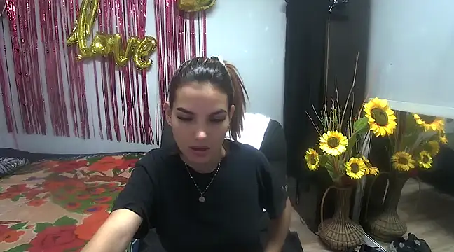 Snapshot of Girasol2630 chatting on March 19, 2025, 12:23 pm Girasol2630 online show from March 19, 2025, 12:23 pm