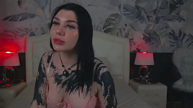 MaeveMoon online show from April 8, 2026, 6:42 pm