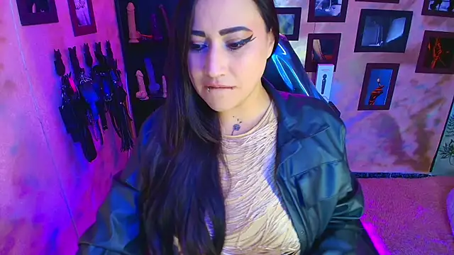 cherryy bombshelll online show from January 14, 2026, 4:54 pm