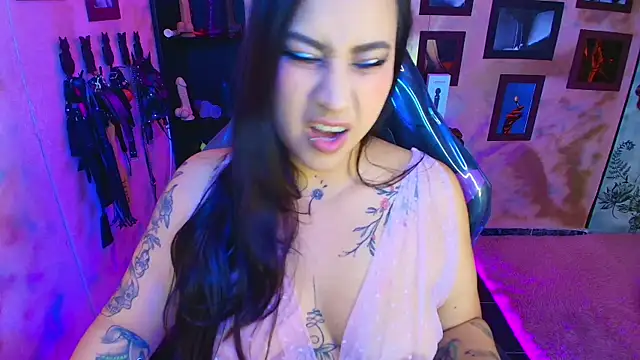 cherryy bombshelll online show from November 11, 2025, 5:41 pm