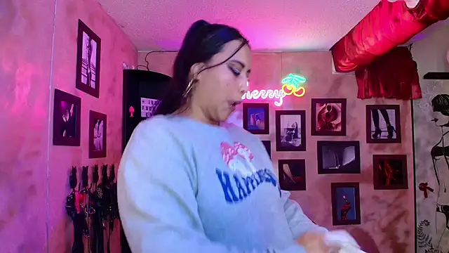 cherryy bombshelll online show from September 15, 2025, 4:51 pm