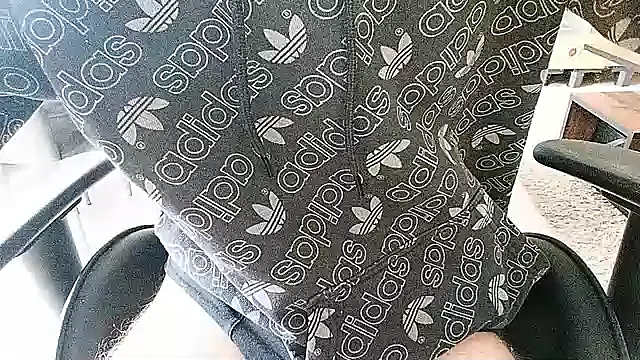 ademandjulia online show from February 13, 2026, 12:05 pm