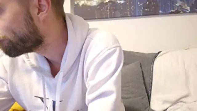 ademandjulia online show from October 31, 2025, 10:05 pm