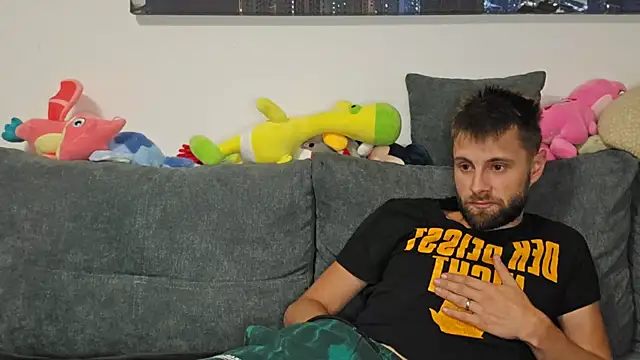 ademandjulia online show from September 29, 2025, 8:25 pm