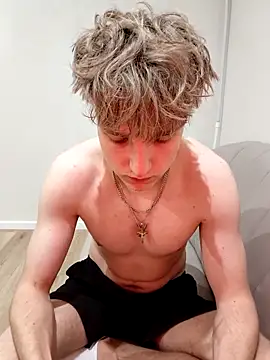 Snapshot of And25bn chatting on February 9, 2026, 9:35 pm And25bn online show from February 9, 2026, 9:35 pm