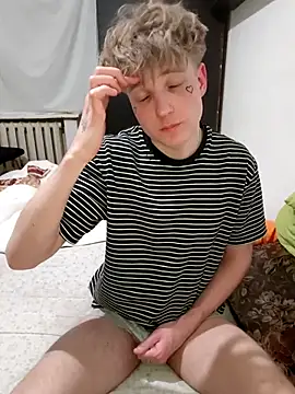 Snapshot of And25bn chatting on April 13, 2026, 10:03 pm And25bn online show from April 13, 2026, 10:03 pm