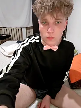 Snapshot of And25bn chatting on April 6, 2026, 8:54 pm And25bn online show from April 6, 2026, 8:54 pm