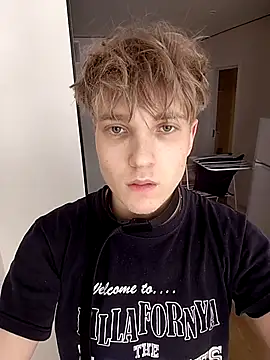 Snapshot of And25bn chatting on February 18, 2026, 12:45 pm And25bn online show from February 18, 2026, 12:45 pm