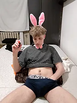 Snapshot of And25bn chatting on April 1, 2026, 10:18 pm And25bn online show from April 1, 2026, 10:18 pm