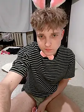 Snapshot of And25bn chatting on March 27, 2026, 10:11 pm And25bn online show from March 27, 2026, 10:11 pm