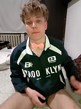 Snapshot of And25bn chatting on April 8, 2026, 10:11 pm And25bn online show from April 8, 2026, 10:11 pm