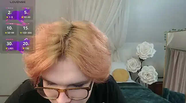 Snapshot of LouiseCoke chatting on February 11, 2025, 11:44 pm LouiseCoke online show from February 11, 2025, 11:44 pm