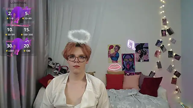 Snapshot of LouiseCoke chatting on February 21, 2025, 12:38 am LouiseCoke online show from February 21, 2025, 12:38 am