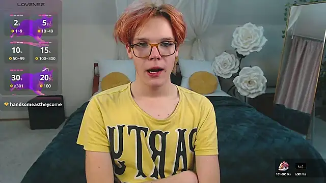 Snapshot of LouiseCoke chatting on February 9, 2025, 3:12 pm LouiseCoke online show from February 9, 2025, 3:12 pm