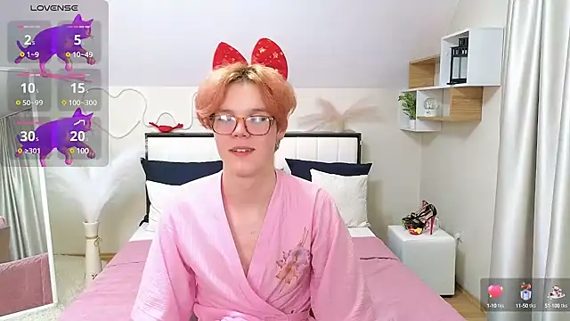 Snapshot of LouiseCoke chatting on March 5, 2025, 3:51 am LouiseCoke online show from March 5, 2025, 3:51 am