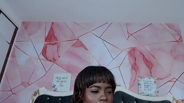 Snapshot of LindaBird chatting on February 6, 2026, 6:59 pm LindaBird online show from February 6, 2026, 6:59 pm