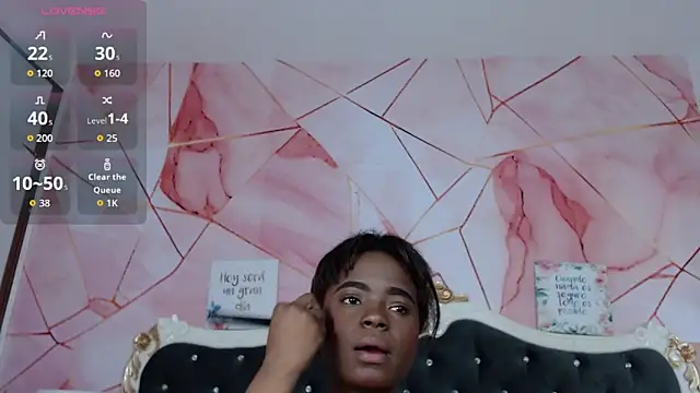 Snapshot of LindaBird chatting on February 4, 2026, 12:55 pm LindaBird online show from February 4, 2026, 12:55 pm