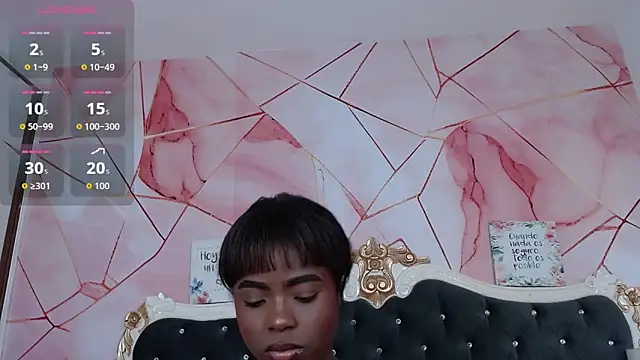 Snapshot of LindaBird chatting on February 9, 2026, 8:29 pm LindaBird online show from February 9, 2026, 8:29 pm