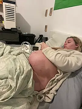 Snapshot of Princessemisse chatting on February 17, 2026, 5:10 pm Princessemisse online show from February 17, 2026, 5:10 pm