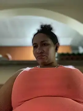 Carola-Ross online show from October 15, 2025, 5:43 pm