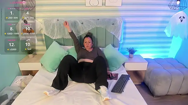 abby apple online show from October 20, 2025, 1:44 pm